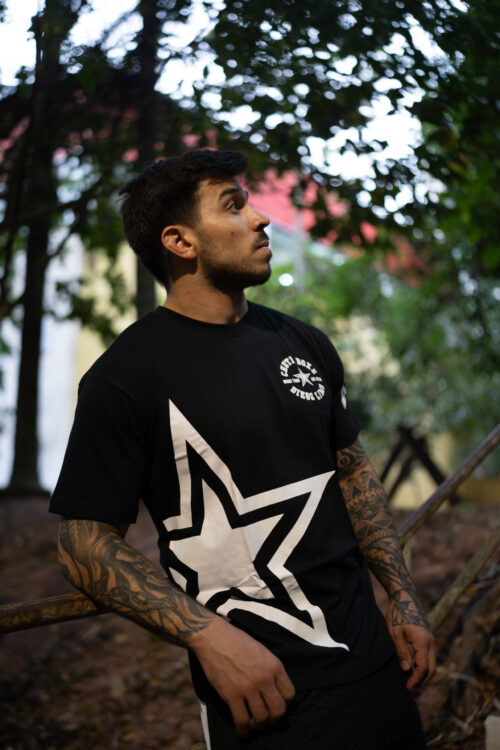 Camiseta Algodão – Preta Estrela Lateral